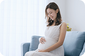 Young pregnant woman relaxing on the couch