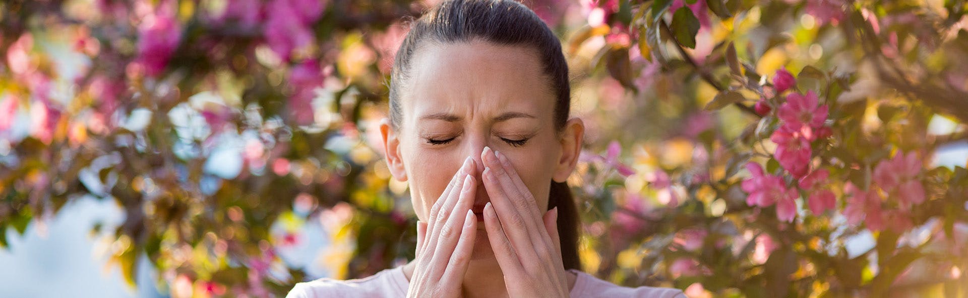 Representación del dolor de sinusitis en una mujer.