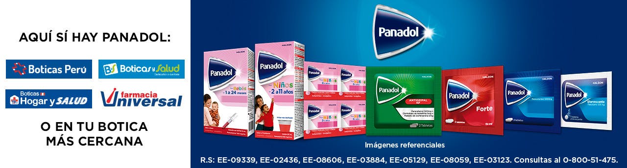 Pareja de adultos mayores sonriendo juntos. 