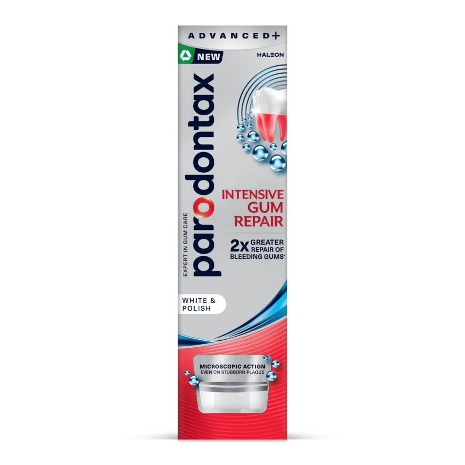 Parodontax Advanced+ White & Polish fogkrém csomagolása. A csomagoláson a termék intenzív ínyhelyreállítási előnyei, a fogínyápolás szakértője üzenet és a mikroszkopikus hatás technológia szerepel.