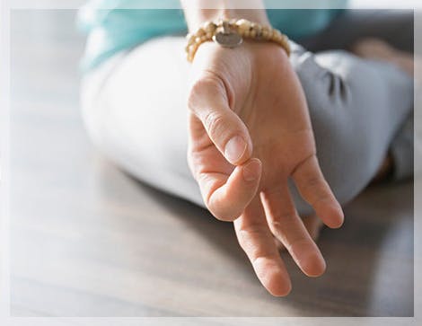 Mano en meditación Mano en meditación