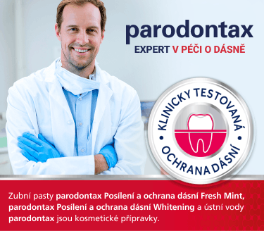 Muž s rouškou a bílým pláštěm Logo parodontax.  Motto: „Expert v péči o dásně“ Odznak s vizualizací zubu a textem: „Klinicky testovaná ochrana dásní“ 