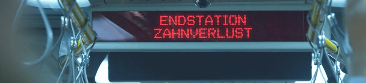 Anzeige im Zug "Endstation: Zahnverlust"