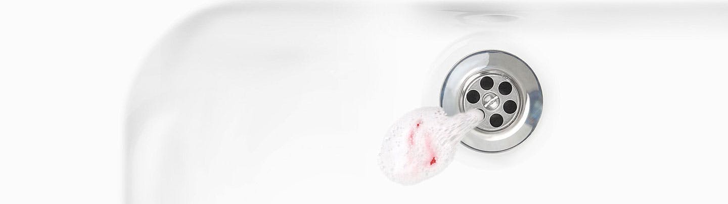 Speichel mit Blut im Waschbecken