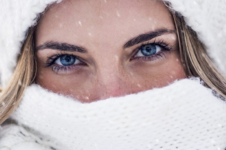 Woman with tooth sensitivity to cold outside