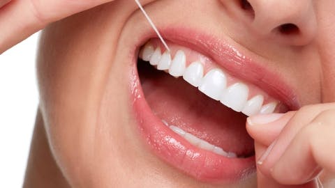 Tips From a Dentist About Flossing