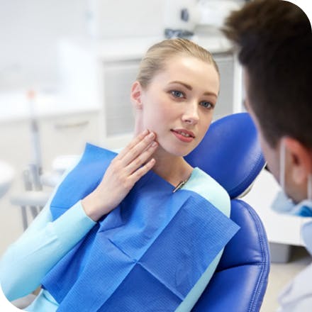 Talking to a dentist about tooth sensivity