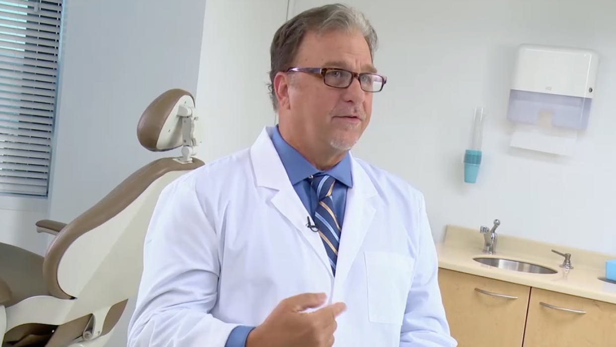 Dr. Jay anbefaler Sensodyne til patienter med følsomme tænder