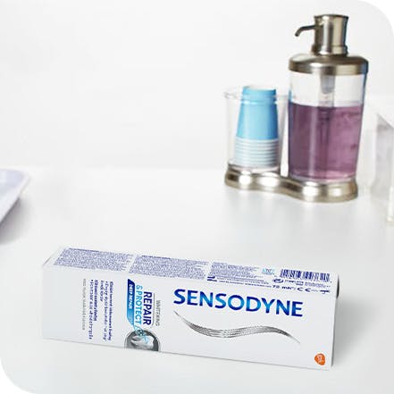 Tuber af Sensodyne Repair and Protect tandpasta