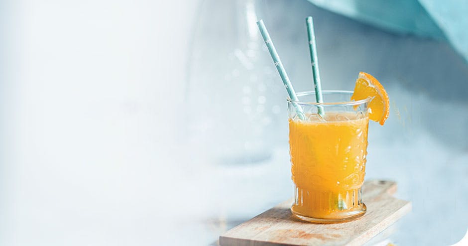 Information stating that its better for teeth to drink acidic beverages through a straw