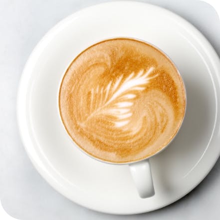El café caliente puede ser una causa de los síntomas de su sensibilidad dental - Sensodyne ES