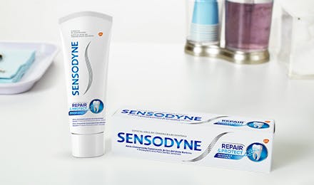Embalagem e tubo de pasta de dentes branqueadora Sensodyne Repair & Protect