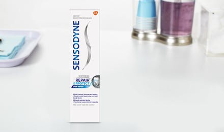 Sensodyne Repair and Protect whitening-tandkräm