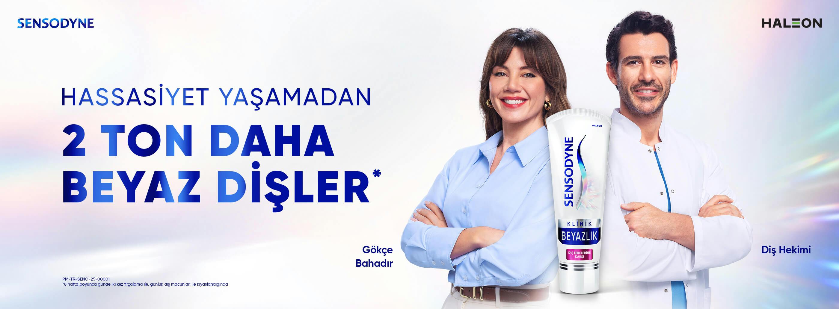 Sensodyne Klinik Beyazlık Diş Lekelerine Karşı Diş Macununun Dikey kutu ve tüp görseli ve Sensodyne Klinik Beyazlık Güçlü Diş Minesi Diş Macununun Tüp Görseli yer ortada yer alıyor. Sağ kısımda Sensodyne Clinical White logosu yer alıyor. Sol tarafta ise "Klinik Olarak Kanıtlanmış +7/24 Hassasiyet koruması **", "**Günde iki kez fırçalama ile" ibareleri yer alıyor. 