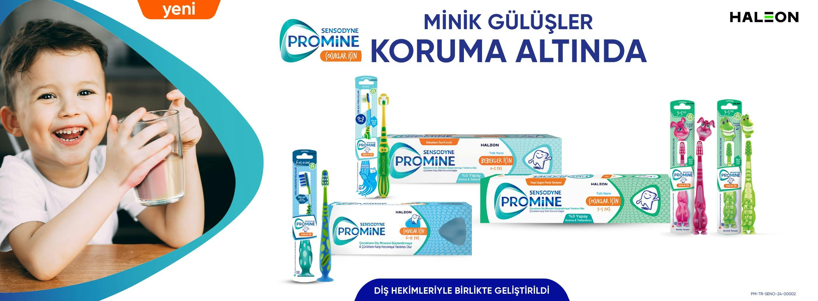 Sensodyne Promine Çocuklar İçin logosuyla beraber "minik gülüşler koruma altında" ibaresi yer alıyor. Altında Sensodyne Promine Çocuklar İçin ürünlerinin hepsinin kutu görselleri yer alıyor. En altta "Diş Hekimleriyle Birlikte Geliştirildi" ibaresi yer alıyor. Sol tarafta gülümseyen bir erkek çocuk yer alıyor. 