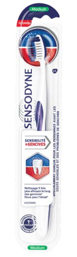 Brosse à dents Sensodyne Sensibilité & Gencives | Sensodyne Avec ses 3 types de filaments, la brosse à dent Sensibilité & Gencives est conçue pour brosser doucement les dents de personnes souffrant de sensibilité dentaire et problèmes de gencives