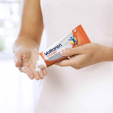 Person using Voltaren pain gel