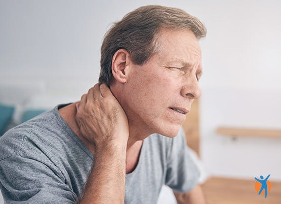 Homem com queixa de dor no pescoço.