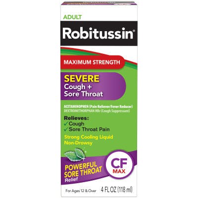 una caja colorida de Robitussin para adultos con la tos y dolor de garganta sobre el fondo blanco