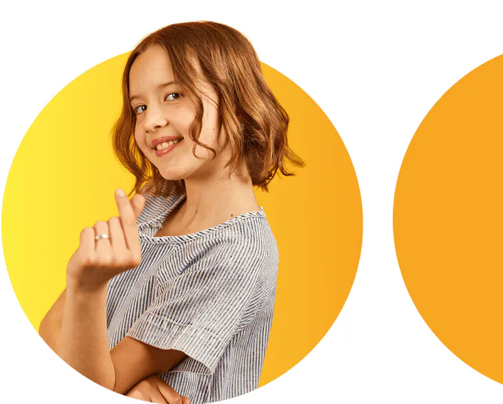 Osoba obok grafiki produktu Centrum Junior